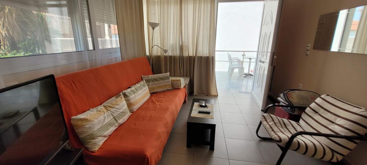 Family Apartment Derveni Buitenkant foto