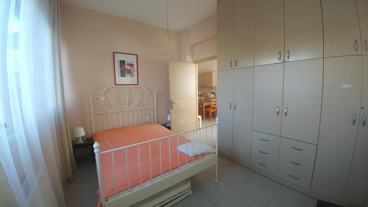 Family Apartment Derveni Buitenkant foto