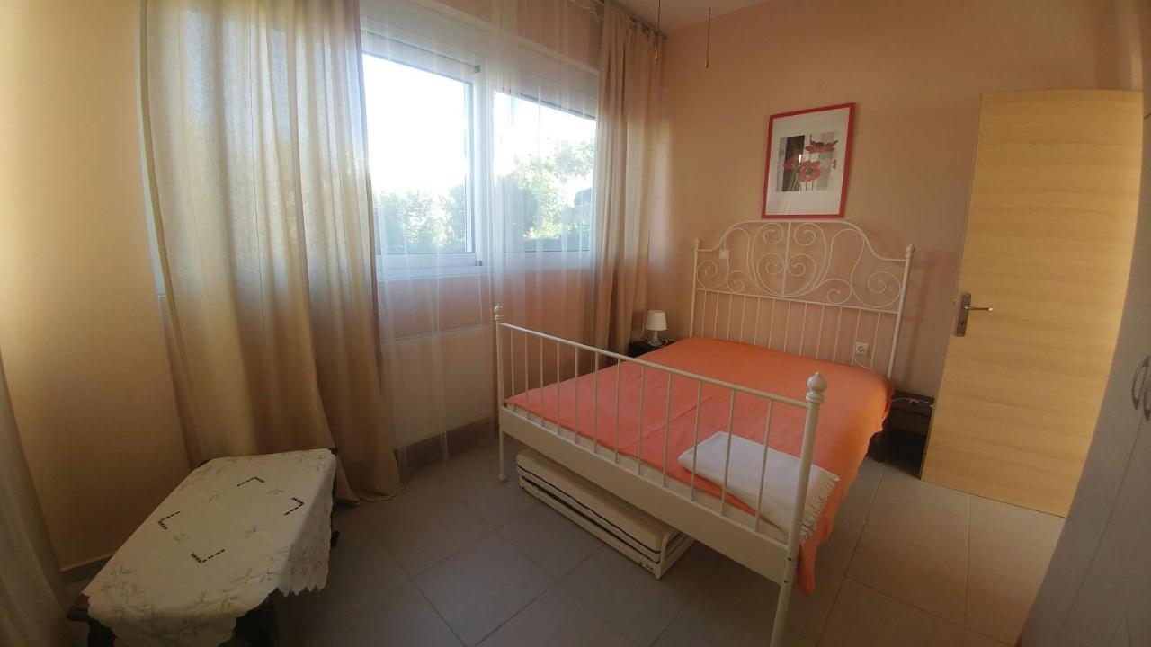 Family Apartment Derveni Buitenkant foto